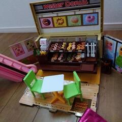 リカちゃんと友達とお店。の画像