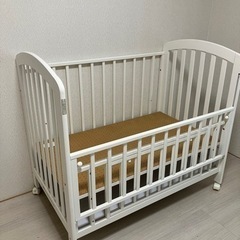 ベビーベッド　カトージ