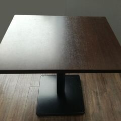 テーブル 幅750×奥行600×高さ740mm