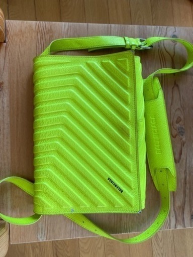 バレンシアガ　ショルダーバック