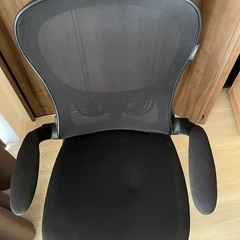 Hbada オフィスチェア デスクチェア 椅子 チェア イス パソコンチェア いす 跳ね上げ式アームレスト ランバーサポート コンパクト ワークチェア 約105度ロッキング 通気性 pcチェア 事務椅子 360度回転 座面昇降 メッシュチェア テレワーク 強化ナイロン樹脂ベース 静音PUキャスター J301 ブラックの画像