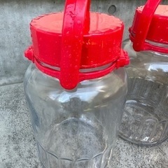 果実酒びん 4L 1本400円　全部で13本あります。の画像