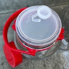 果実酒びん 4L 1本400円　全部で13本あります。の画像