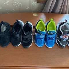 男児　スニーカー　17.5cm１足と18cm３足　イフミー、バズ...