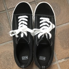 スニーカーの画像