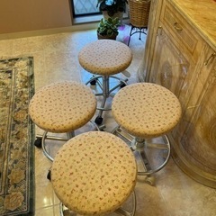 エステ　スツール　チェア　４つまとめて