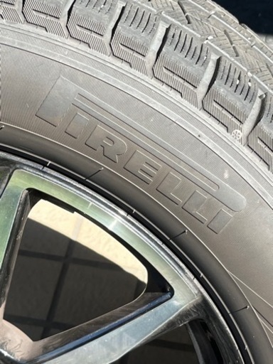 スタッドレスタイヤ　ボルボXC60  4本　1本難あり