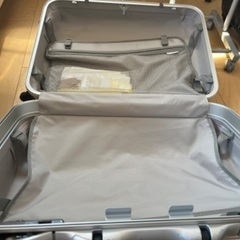 キャリーケース　タイヤ擦りの画像