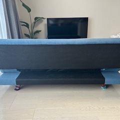 ソファーベット青の画像