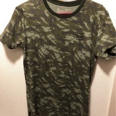 アンダーアーマー　Tシャツ