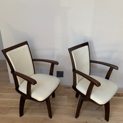 ダイニングチェア（回転肘付き）の画像