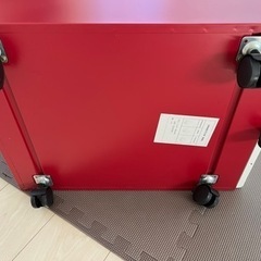 ニトリ 三段鍵つき デスクワゴン シュラー RED/WH（レッド ホワイト）スチールキャビネット、美品の画像