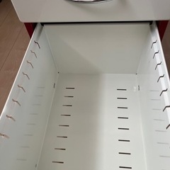 ニトリ 三段鍵つき デスクワゴン シュラー RED/WH（レッド ホワイト）スチールキャビネット、美品の画像