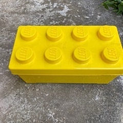 LEGO(箱と中身が少々)の画像