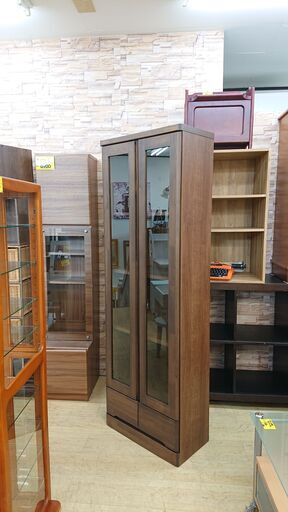 中村敬木工 天然木 書棚 本棚 キャビネット コレクションケース 飾り棚 2枚扉 引出し2個 棚板可動式 参考価格39980円■横幅60㎝×奥行32㎝×高さ180cm■近隣配送無料 買取帝国 朝霞店