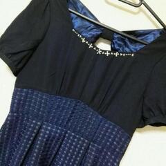 プライムパターンPRIME PATTERN
紺ネイビーの半袖パフスリーブ胸下切替ワンピースの画像