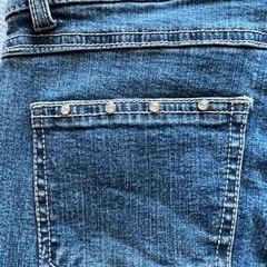 膝下丈ジーンズ ストーン飾りの画像