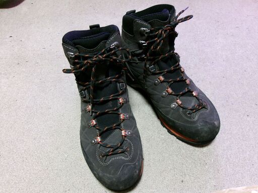 登山用品　ＳＣＡＲＰＡ（スカルパ）製登山靴　男性用　インソール付き