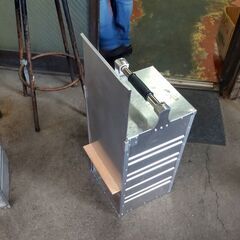 ②出前箱　おかもち　アルミ　縦型4段　※9/20までに取りに来られる方の画像