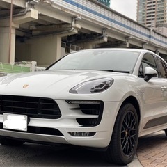 ポルシェ　マカンGTS 平成30年式　クロノ・パノラマサンルーフ
