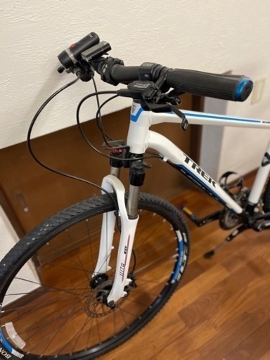 TREK 8.4DS  使用少ない　美品