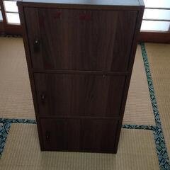 無料配布！扉付き３段ボックス　傷ありの画像