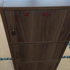 無料配布！扉付き３段ボックス　傷ありの画像