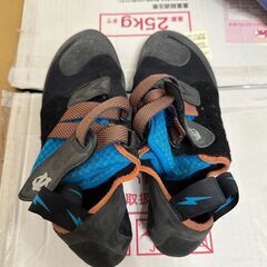 クライミングシューズ (~29cm) ＋ハーネス＋ビレイデバイスの画像