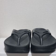 ブランドOOFOS 女性サイズ24の画像