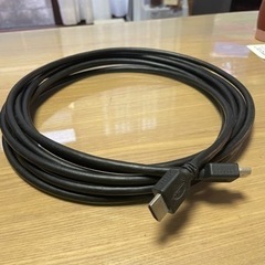 長めのHDMIケーブルの画像