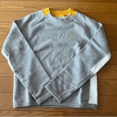 NIKEトレーナーの画像