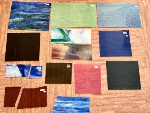 ステンドグラス用材料 ガラス13枚セット（ウロボロス等）