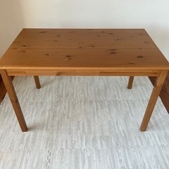 ダイニングテーブルの画像