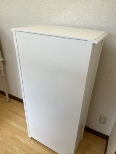 新品未使用リリージョンリリーホワイト本棚3段北欧調可愛いフリル 