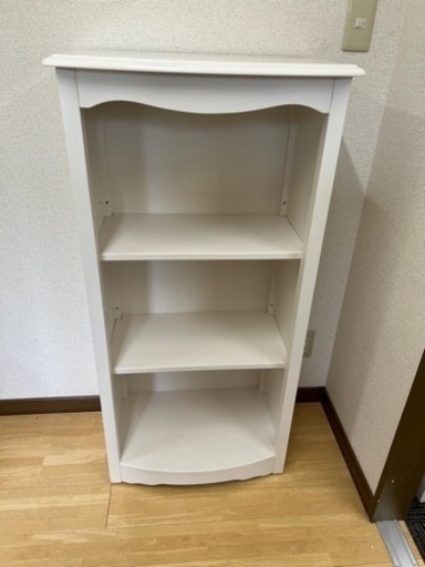 新品未使用リリージョンリリーホワイト本棚3段北欧調可愛いフリルお姫様