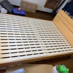 シンプルダブルベッドの画像