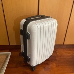 旅行用スーツケースの画像