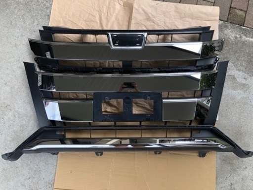 ⭐️ 鈑金屋さん必見‼︎ 80ノア 純正ラジエーターグリル3点セット中古品⭐️⭐️