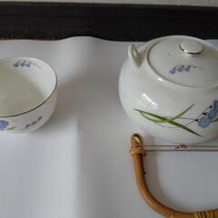湯呑み5個と急須の画像