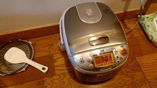【訂正】炊飯器　3合炊き　象印　NP-GE05E7