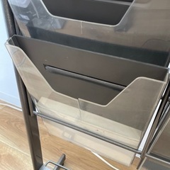 コクヨ KOKUYO パンフレットスタンド A4サイズ 薄型 2列8段 カタログ マガジンラックの画像