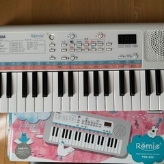 【値下げ3000円から2000円】ヤマハ 電子キーボード 37ミニ鍵盤 PSS-E30 Remie(レミィ) ホワイト クイズモード 自動伴奏機能搭載の画像