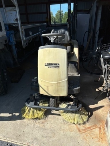 ケルヒャー KARCHER 業務用 搭乗式 バキュームスイーパー　KM100/100R 中古