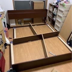 クイーンベッド　マットレスはなしの画像