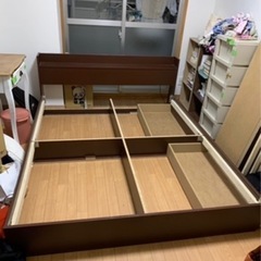 クイーンベッド　マットレスはなしの画像