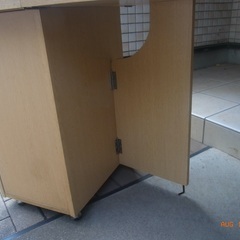 折り畳み収納付きテーブルの画像