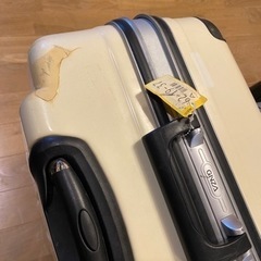 スーツケース3つの画像