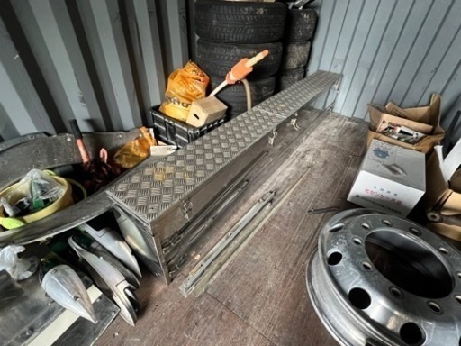 トレーラー道具箱、ローラー収納可能