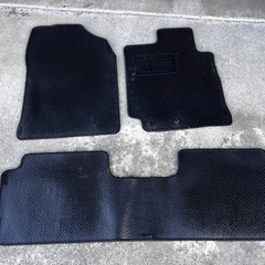 カローラフィールダー　純正フロアマット　フロント　リアセットの画像