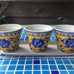 小さな３個セットの植木鉢